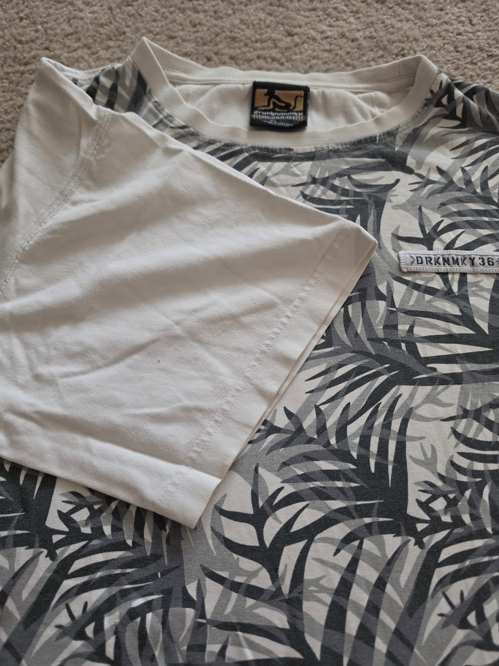 Vintage Drunknmunky White & Gray Palm Print Short Sleeve Tee XL Surplus 36